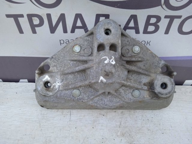 Левая опора двигателя Порше Кайен