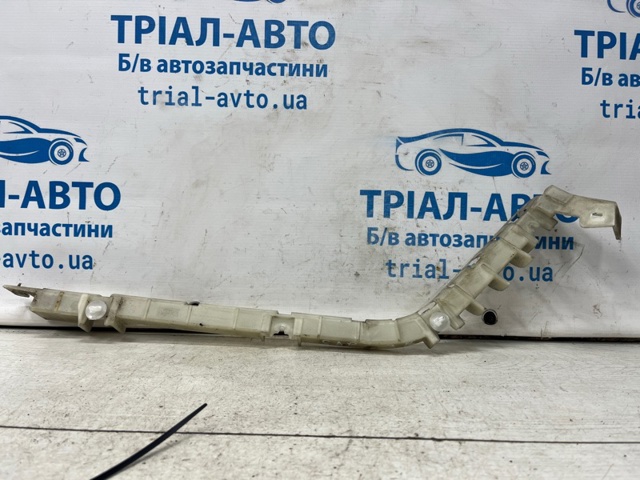 Правое крепление заднего бампера 95133855 GM