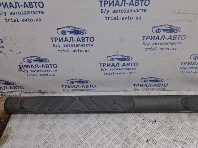 NISSAN 96100EB10A Подножка правая в наличии Житомир