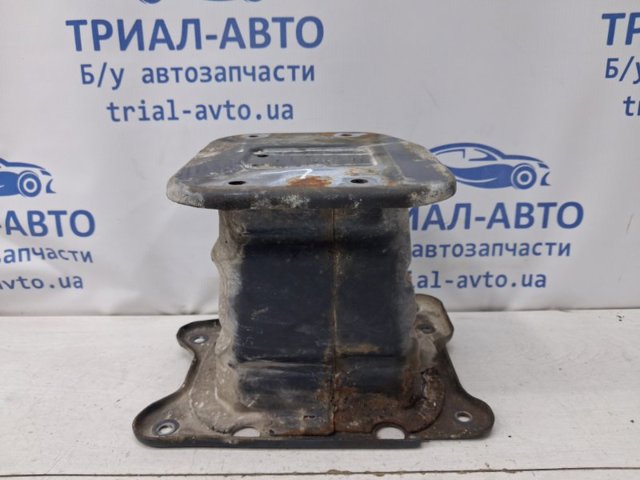 Кронштейн усилителя переднего бампера 96448101 GM