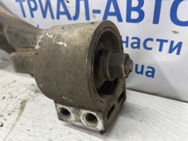 Правый рычаг передней нижней подвески 96819162 GM