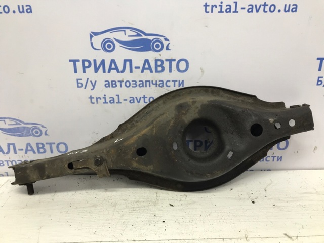 Балансир задний нижний, правый B45A28300C MAZDA
