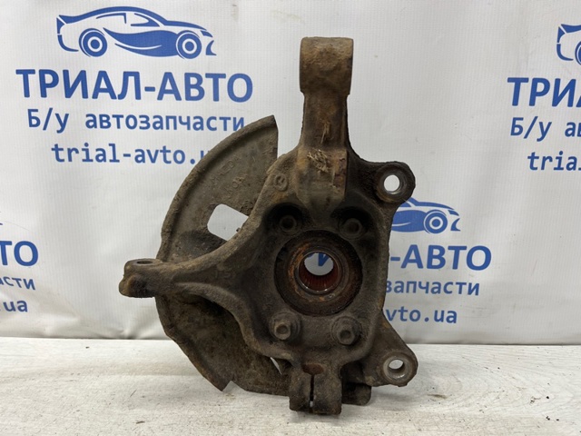 Цапфа передняя левая B45A33031 MAZDA