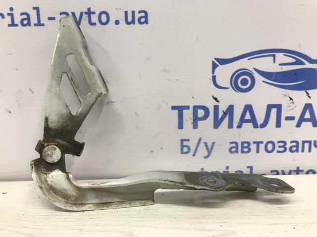 Шарнир капота левый B45A52420A MAZDA