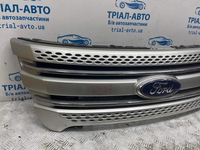 FORD BB5Z8200BA Молдинг решетки радиатора нижний в наличии Ровно