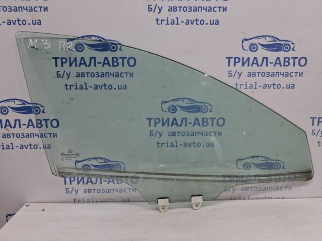 Стекло двери передней правой BHN158510 MAZDA