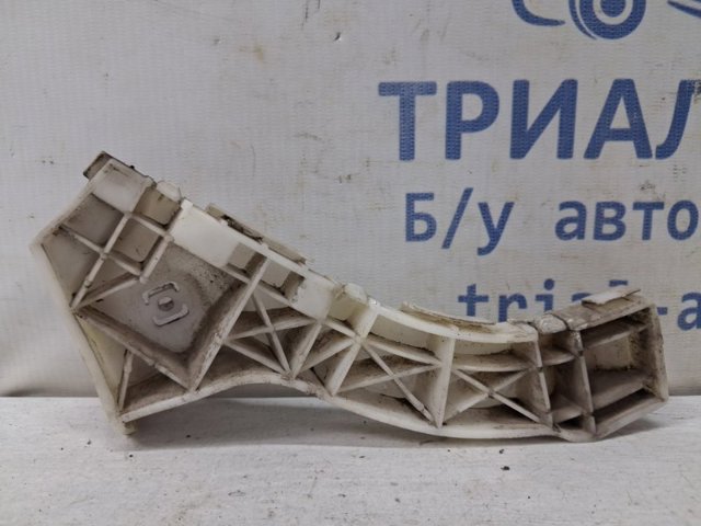 Кронштейн бампера переднего, внешний левый BN8V500U1C MAZDA