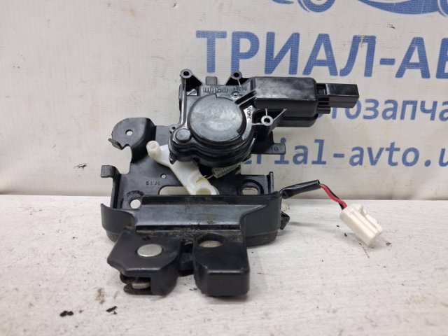 Замок задней двери Mazda 3