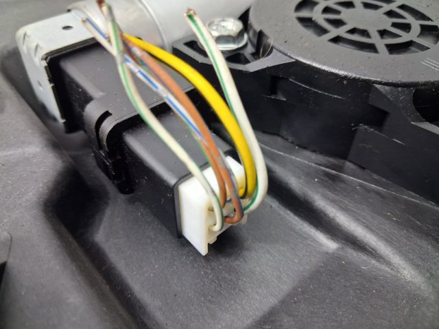 Стеклоподъемник передней двери BP4K59590A MAZDA
