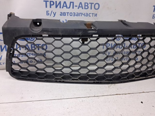 Решетка переднего бампера BR5H501T0 MAZDA