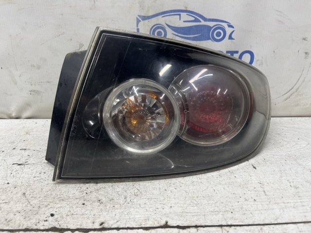 Задний правый внешний фонарь BR5H51150C MAZDA