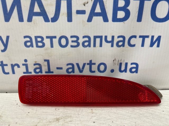 Правый катафот бампера D350515L0E MAZDA