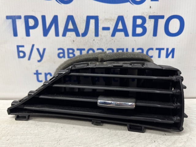 Решетка вентиляции салона на "торпедо", правая DS7Z19893DA FORD