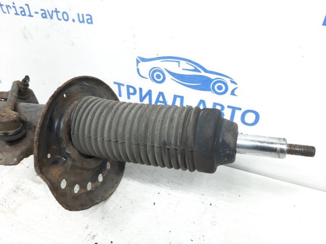 Стойка передняя правая E43021KC2A NISSAN