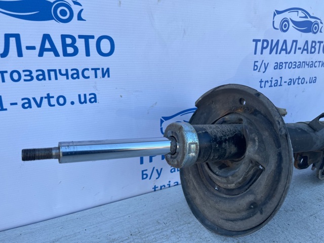 Передний правый амортизатор E43023JA0B NISSAN