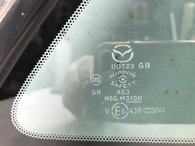 MAZDA EG2262950C Стекло кузова (багажного отсека) правое в наличии Винница