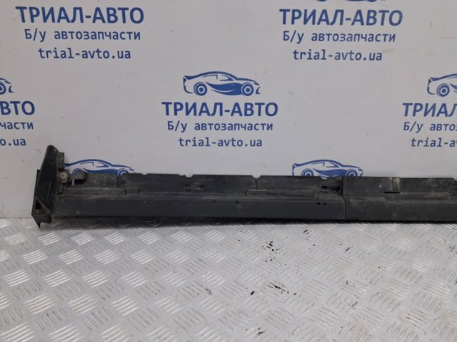 Накладка наружняя (молдинг) порога, левый EG5151P50 MAZDA