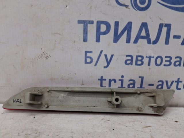 Левый катафот бампера EH44515M0C MAZDA
