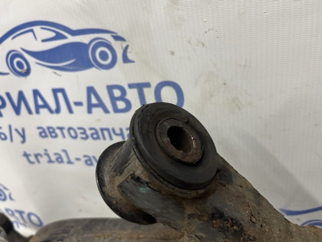 Рычаг передней подвески нижний, правый EH6434300A MAZDA