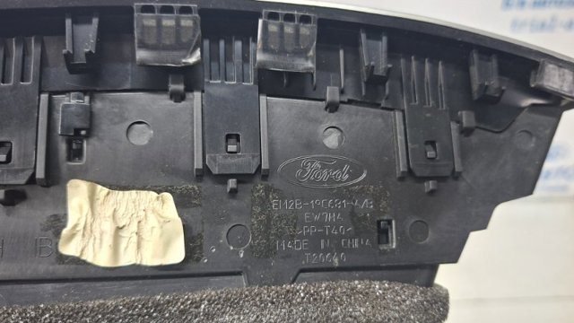 EM2Z19893AP FORD Решетка вентиляции салона на "торпедо" купить в Павлоград