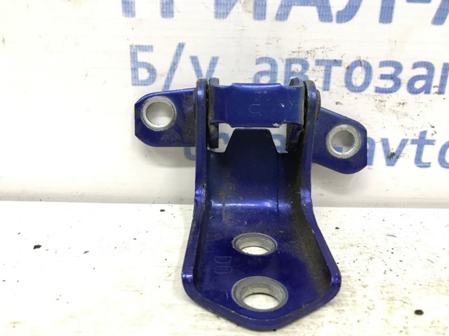 Петля передней двери правая F15158210B MAZDA