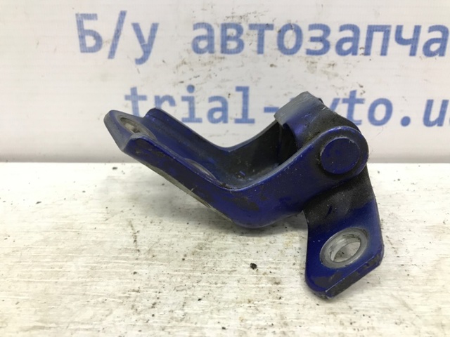 MAZDA F15159210B Петля двери передней правой в наличии Тернополь