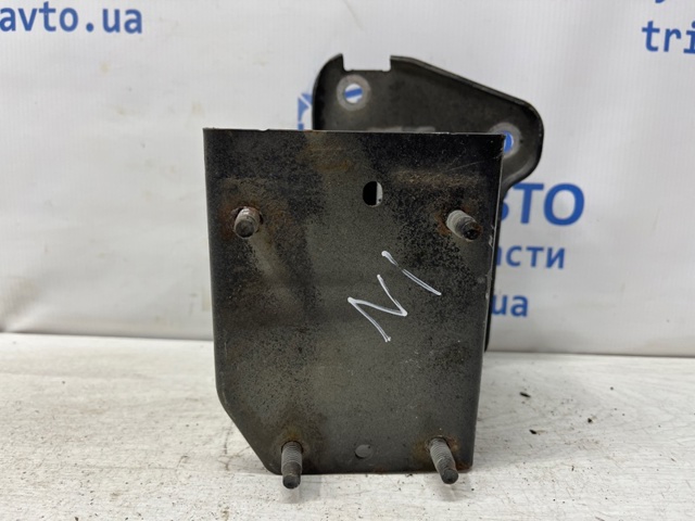 Кронштейн усилителя переднего бампера F22154EAMA NISSAN