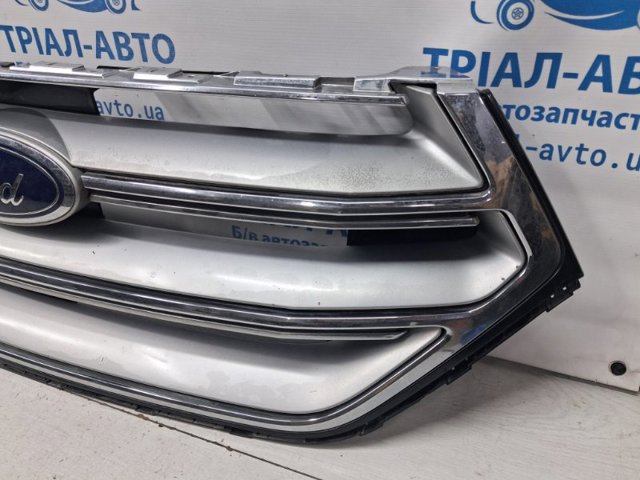FORD FT4Z8200AA Решетка радиатора в наличии Киев