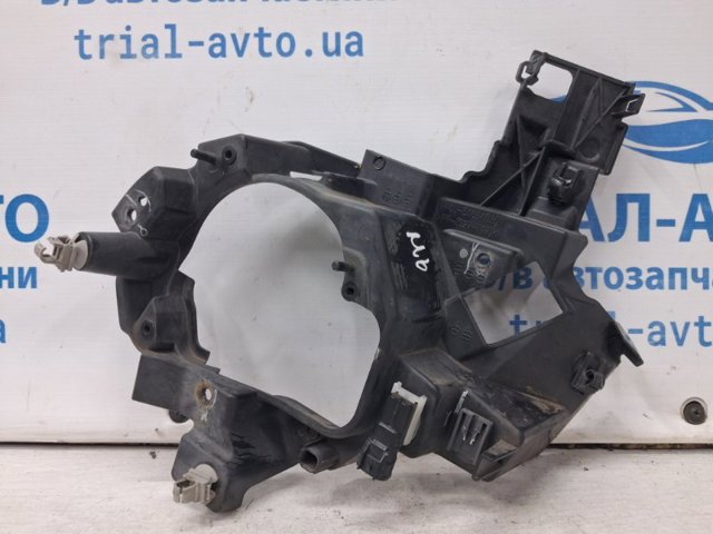 Крепление противотуманки, левой G46L51694 MAZDA