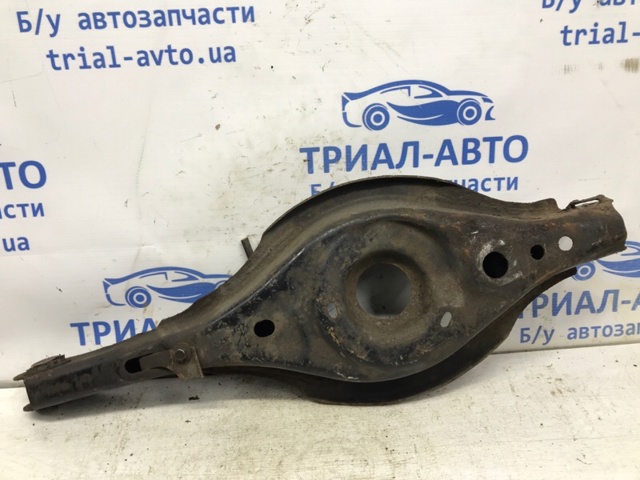 Рычаг задней подвески поперечный, правый GHP928300 MAZDA