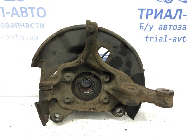 Цапфа (поворотный кулак) передний левый GHP933031A MAZDA