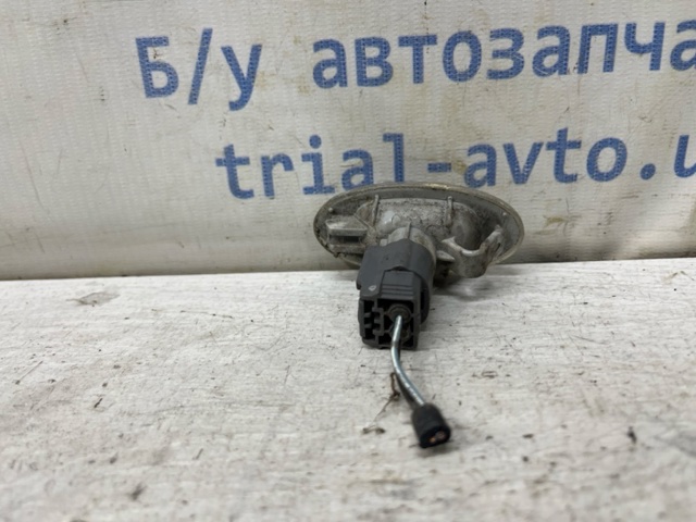 Повторитель поворота в крыло GJ6A51120D MAZDA