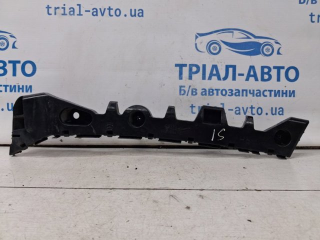 Правое крепление заднего бампера GJR9502H1 MAZDA