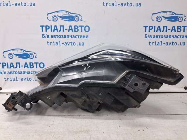 MAZDA GMG951031E Правая фара в наличии Павлоград