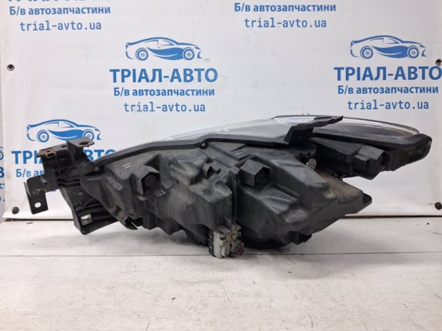 MAZDA GMG951031E Фара правая в наличии Черкассы