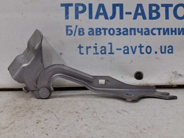Правая петля капота  GS1D52410 MAZDA