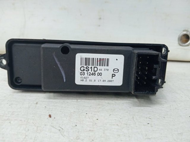 GS1D66370 Кнопка включения мотора стеклоподъемника передняя правая купить Ужгород