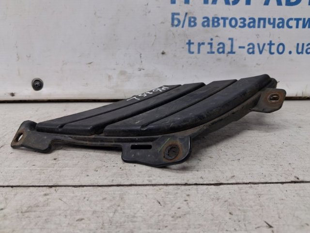MAZDA GS7T50C22A Заглушка (решетка) противотуманных фар бампера переднего левая в наличии Черновцы