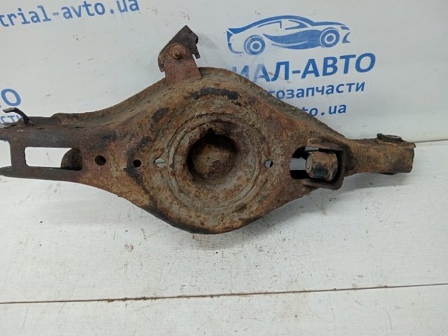 Балансир задний нижний, правый GSY128300 MAZDA
