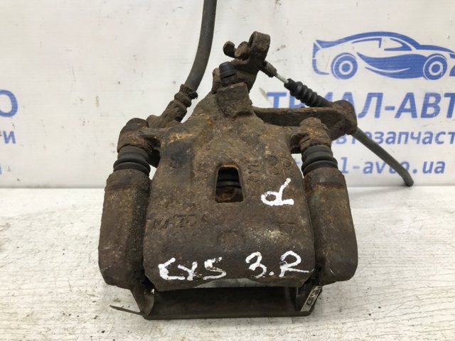 Тормозной суппорт правый задний K0Y12698ZA MAZDA