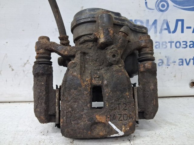 Скоба суппорта заднего KAY02628X MAZDA