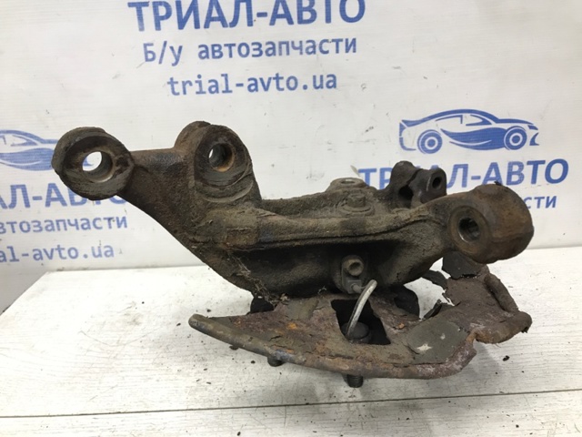 MAZDA KD3533031A Цапфа (поворотный кулак) передний левый в наличии Ровно