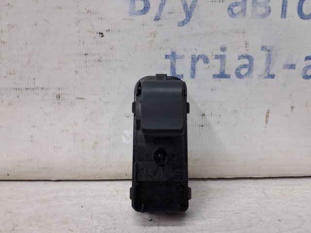 Кнопки переднего правого стеклоподъёмника KD3566370 MAZDA