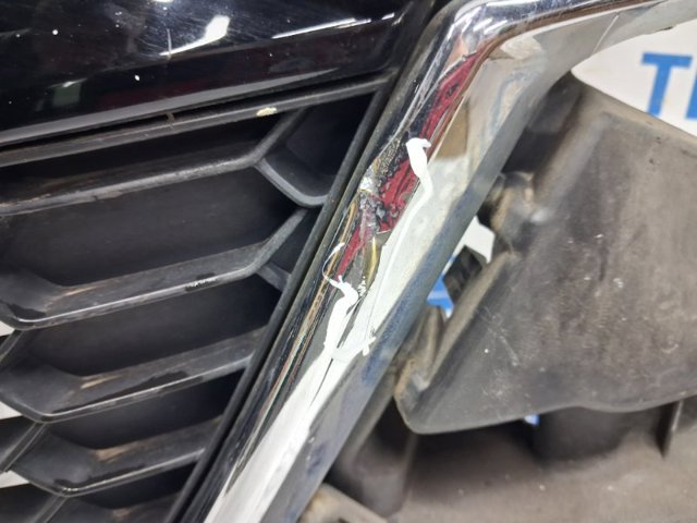 Облицовка радиатора KD4550710G MAZDA