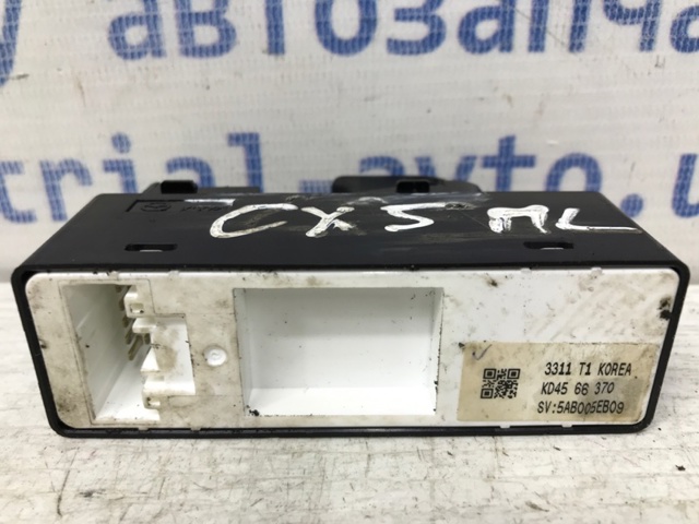 MAZDA KD4566370 Кнопочный блок управления стеклоподъемником передний правый в наличии Каменское