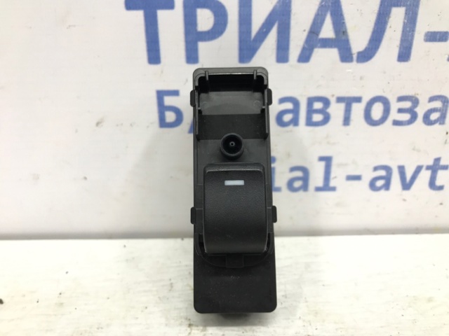 Кнопки переднего правого стеклоподъемника KD4566370 MAZDA
