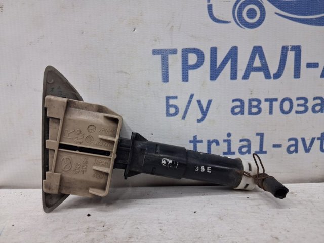 Форсунка омывателя фары передней, правой KD495182X MAZDA