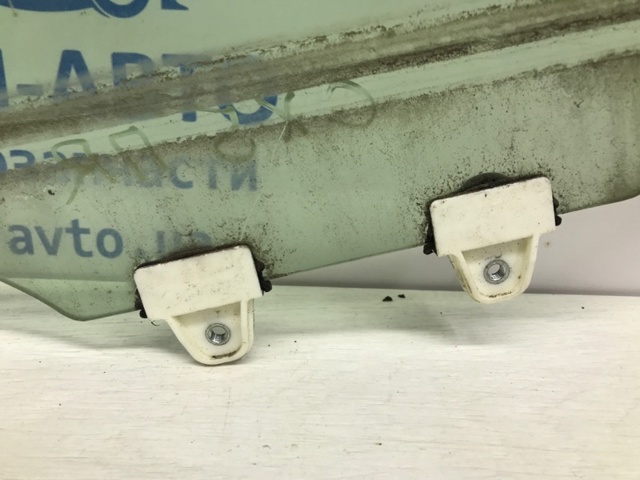 Стекло передней правой двери KD5358510 MAZDA
