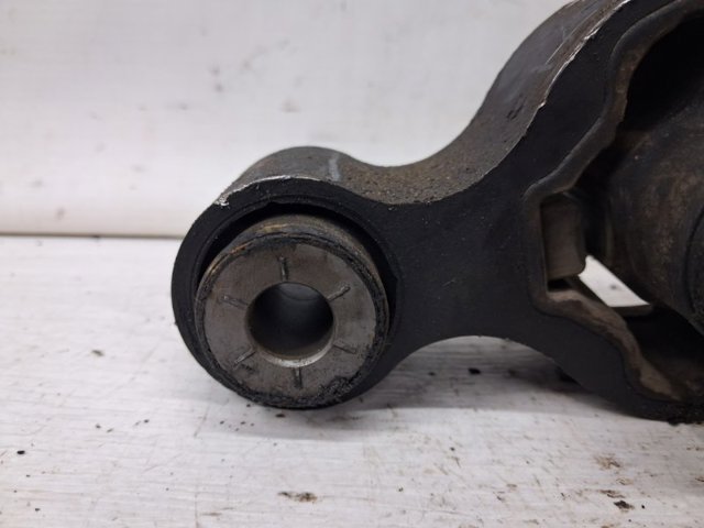 MAZDA KD6239040 Задняя опора двигателя в наличии Харьков
