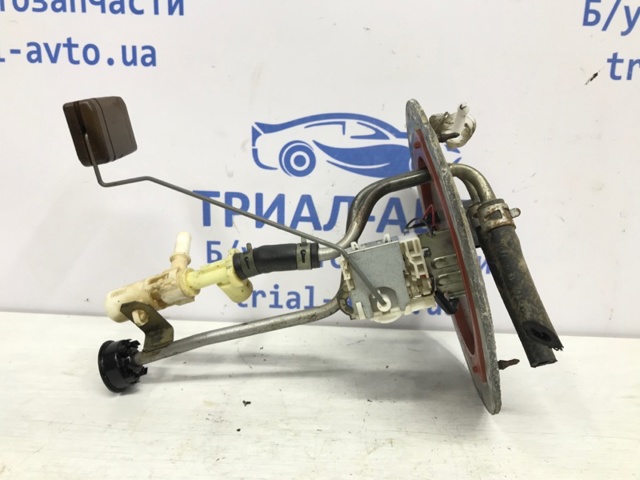 Датчик уровня топлива в баке, правый KE7060970 MAZDA